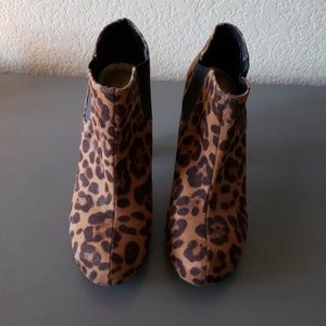 Madden Girl Booties Size 8